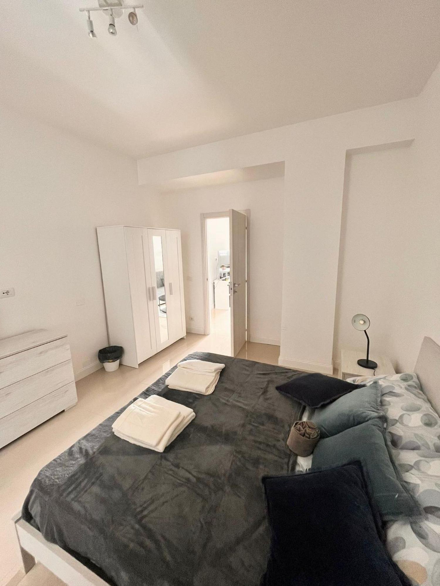 Hospedagem domiciliar Double With Private Bathroom In Shared Roma