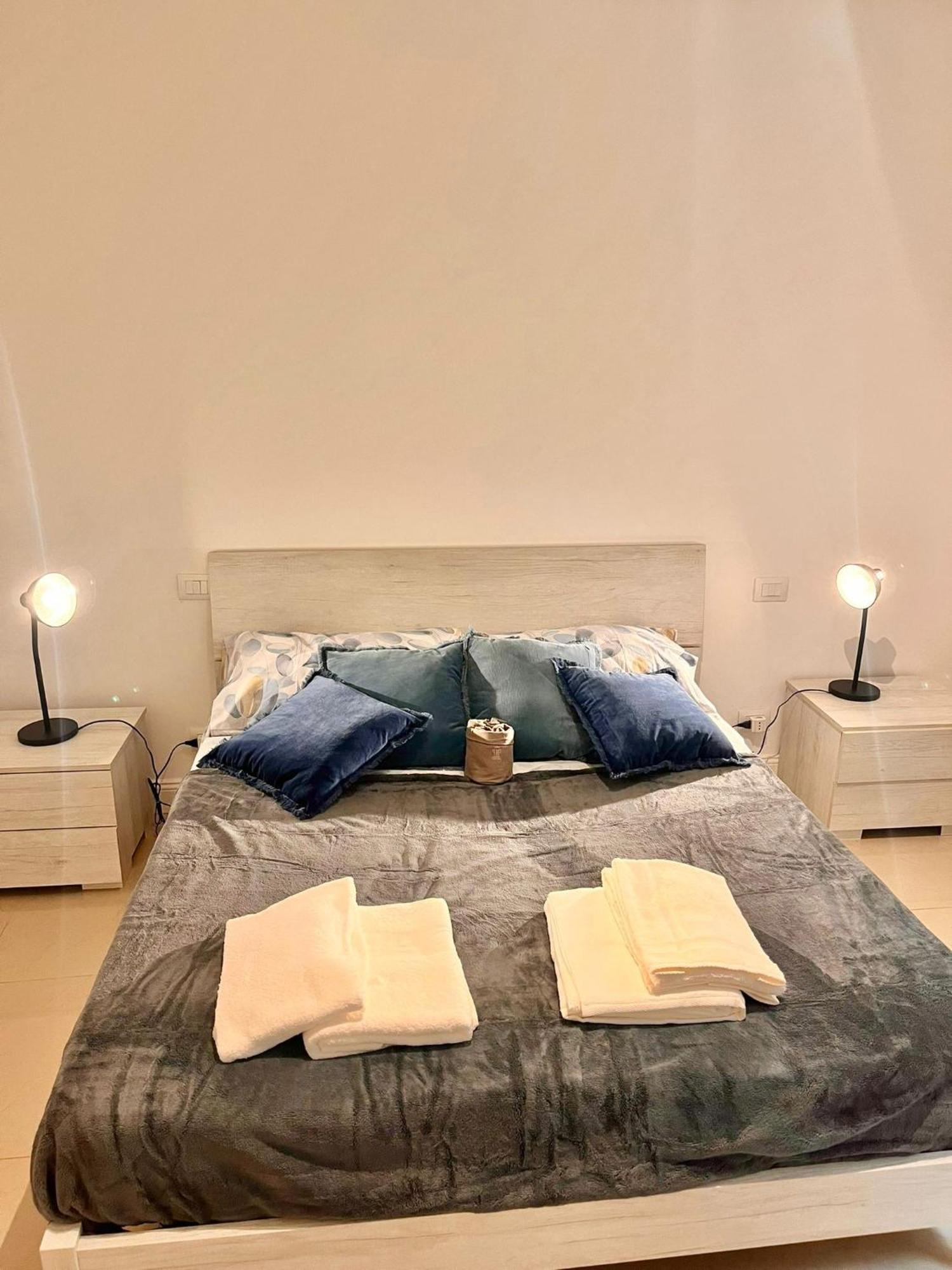 Quarto em Acomodações Particulares Double With Private Bathroom In Shared Roma