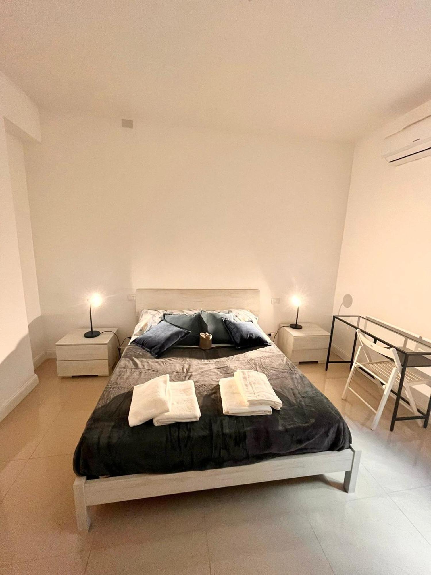 Double With Private Bathroom In Shared Habitación en casa particular