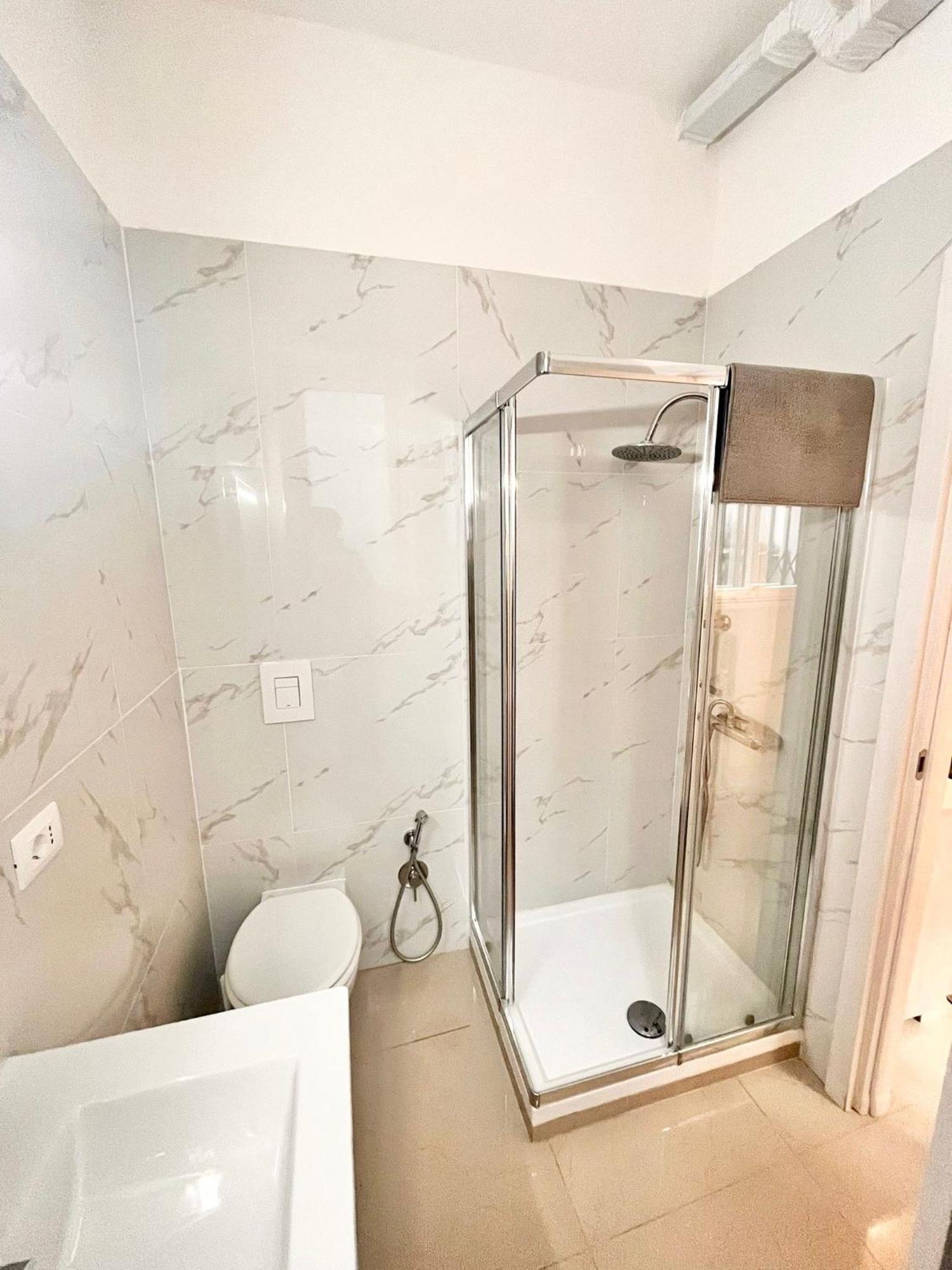 Habitación en casa particular Double With Private Bathroom In Shared Roma