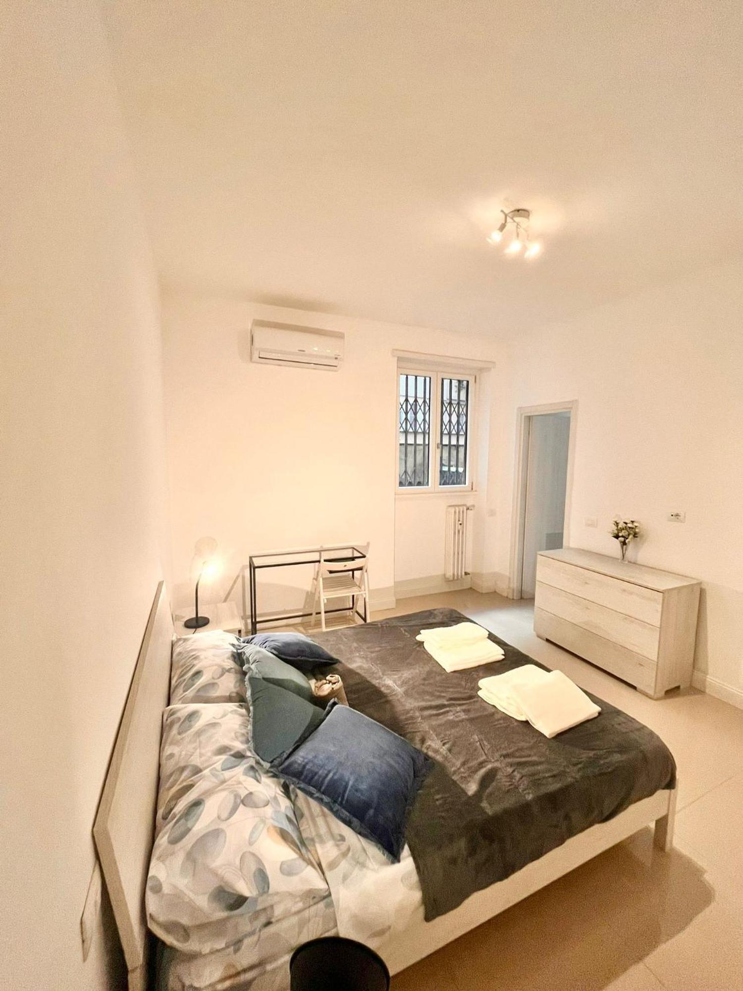 Double With Private Bathroom In Shared Habitación en casa particular *